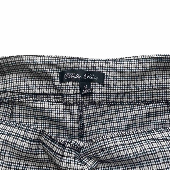 NWT - Bella Rose Checkered Short (Size: 14) - Picture 3 of 3